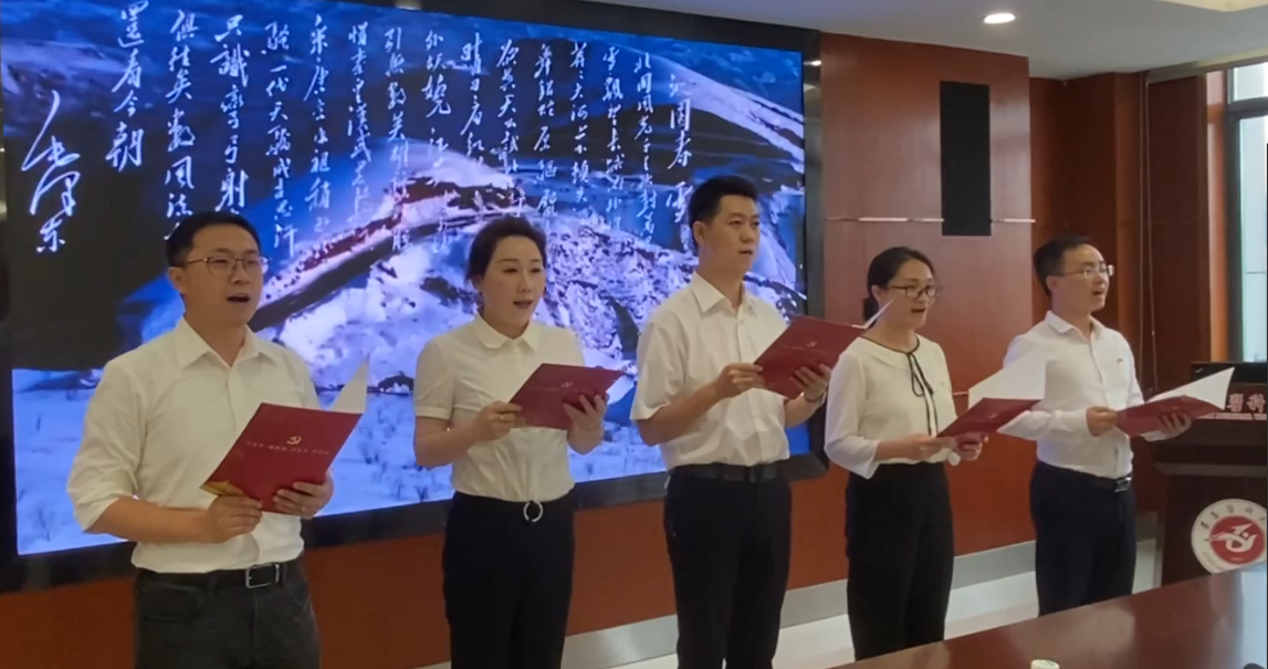 4学校机关第十一支部朗诵毛泽东《沁园春·雪》