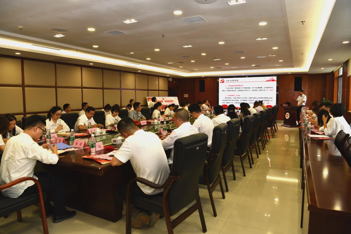 3党委委员、党委副书记蔡善君同志上党课